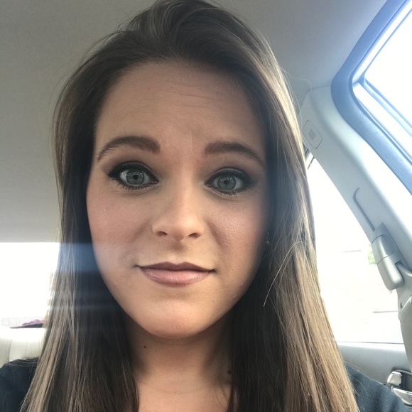 Meet your Posher, Whitney - Picture 1 of 1